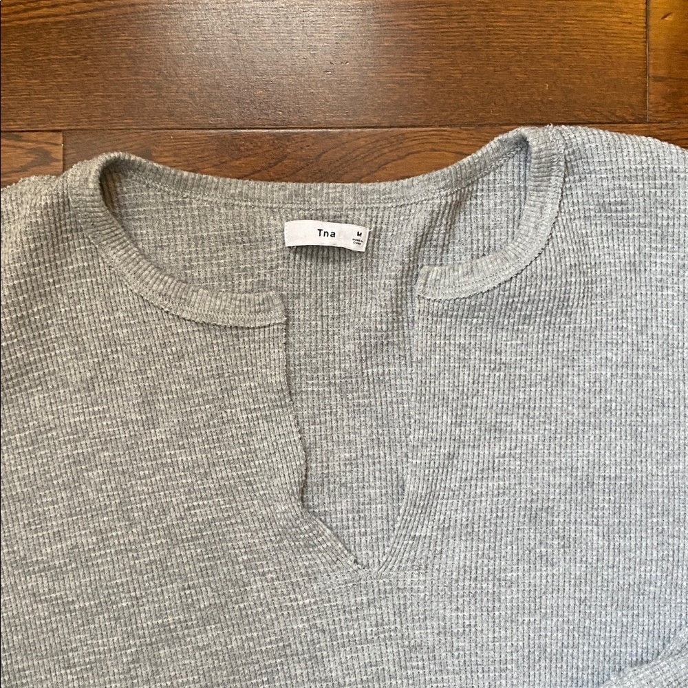 TNA Long Sleeve Waffle Knit Top Size Small Grey V-Neck Oversized Fit - Picture 2 of 11